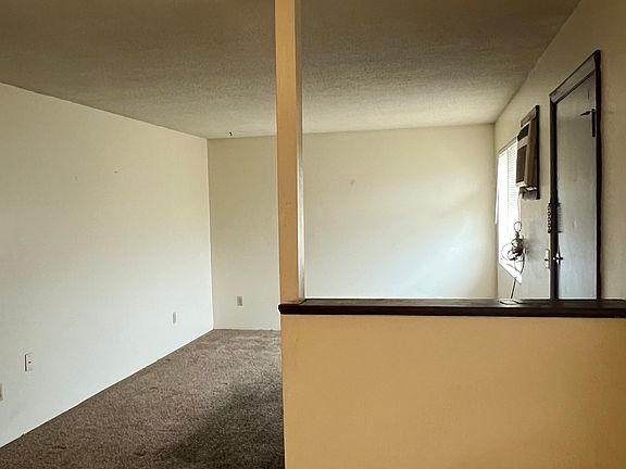 2nd image of 44 N Pindwood Ln Unit 4