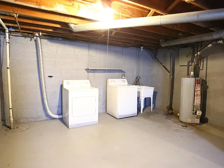 Townhouse East — Photo 12