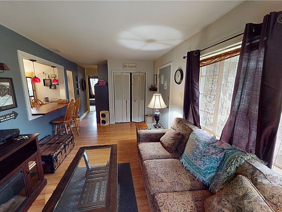 2nd image of 504 W Woodlawn Ave