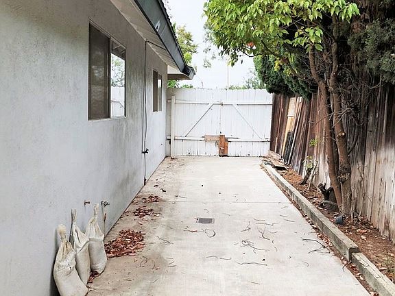 5th image of 2054 Aliso Ave