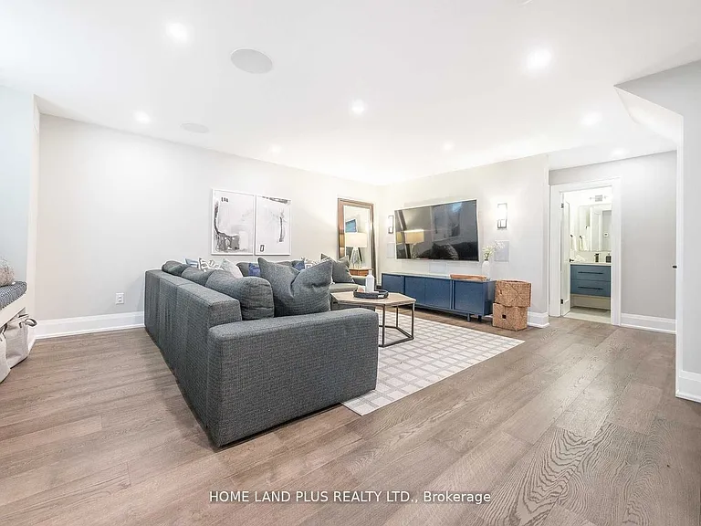 70 Mann Ave — Photo 16