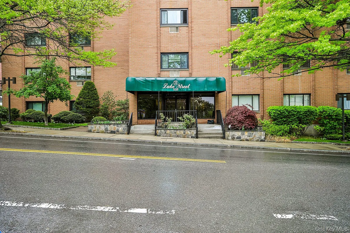 Building Photo - 21 Lake St #6J