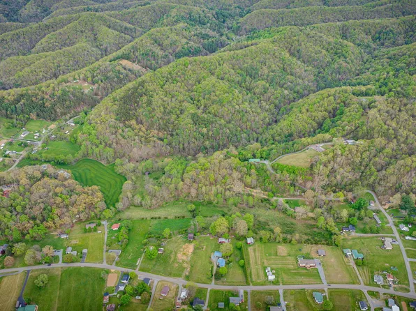 1620 Chinquapin Grove Rd, Bluff City, TN 37618