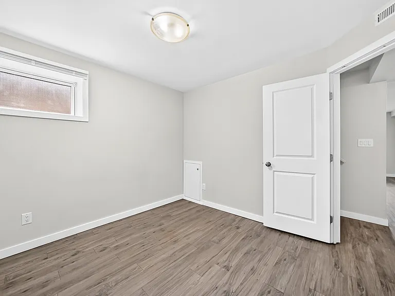 1530 Logan Ave — Photo 7