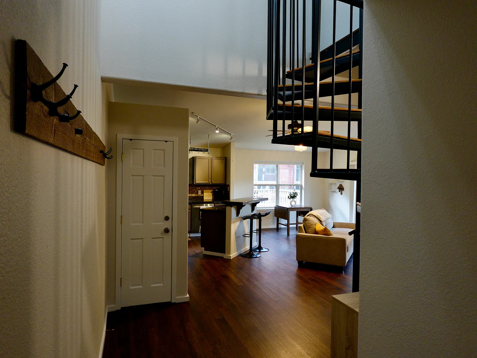 2 bed, 844 sqft, $2,950 — Photo 3
