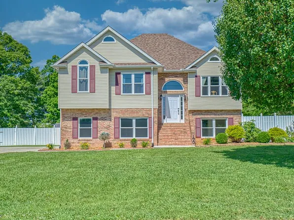 170 W Minster Dr, Baxter, TN 38544