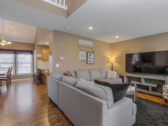 5th image of 2512 NE Horseshoe Dr