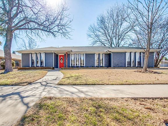 2nd image of 2032 Westridge Dr