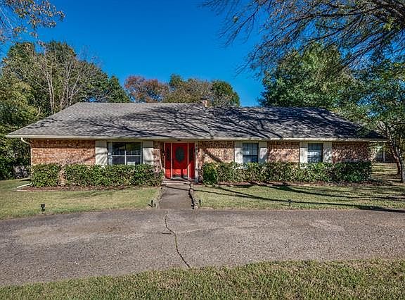3rd image of 393 Creekwood Dr