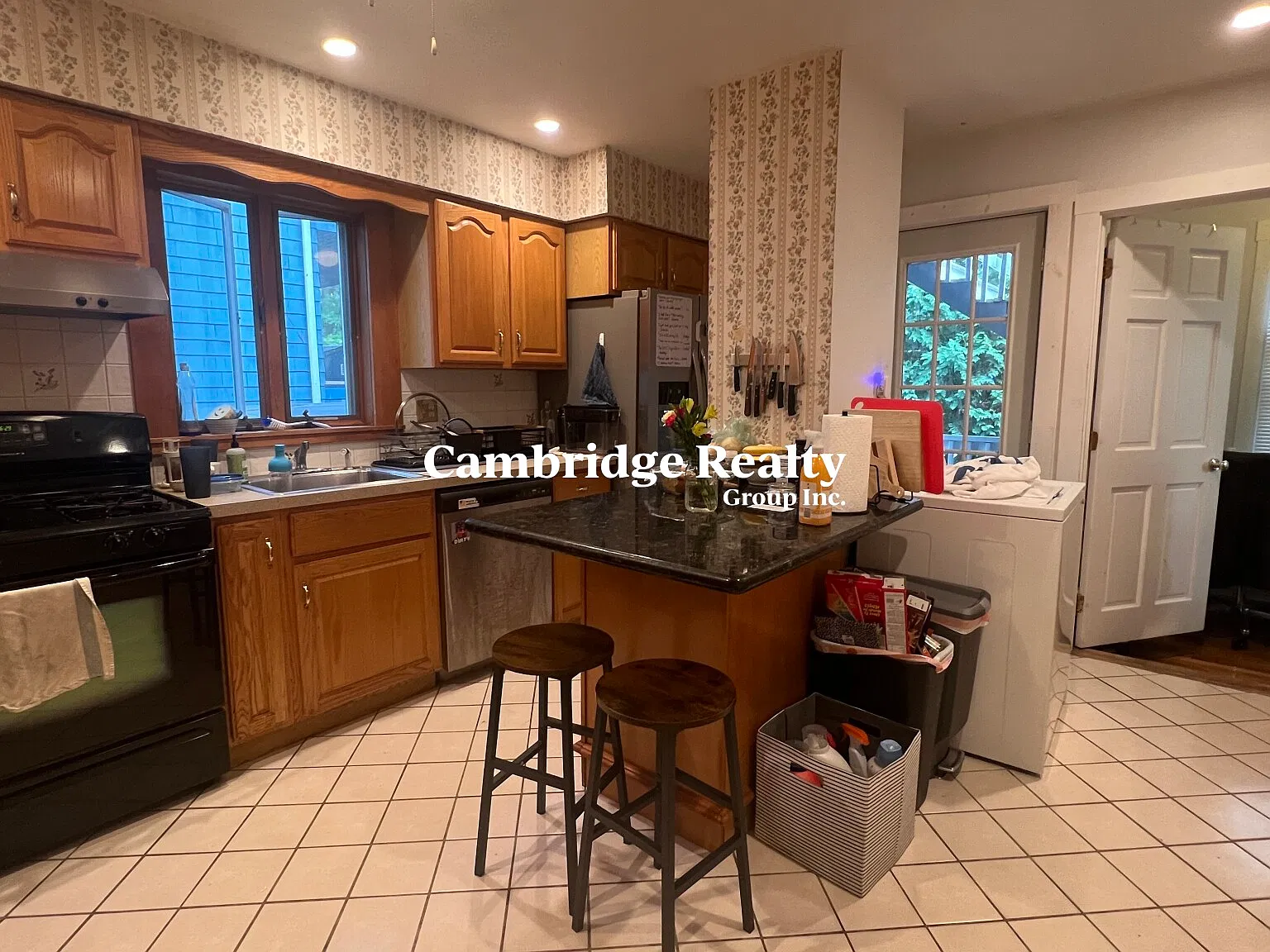 4 bed, 1.0 bath, $5,600 — Photo 3