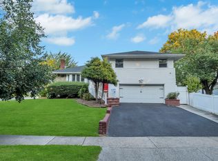 237 Miller Pl, Syosset, NY 11791