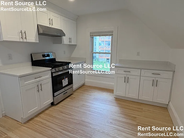 9-11 Knapp St #3 — Photo 10