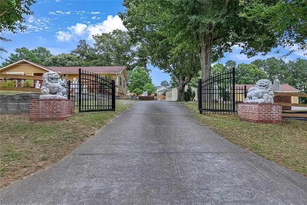 3 bed, 3.5 bath, 1678 sqft, $2,400 — Photo 2