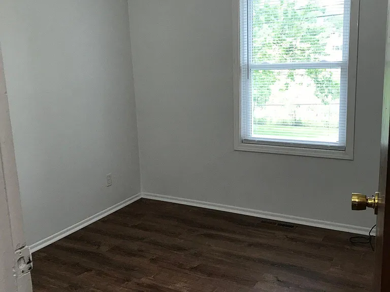 7410 Valley Rd — Photo 12