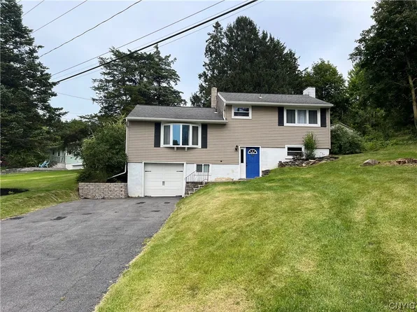 52 Richlee Dr, Camillus, NY 13031