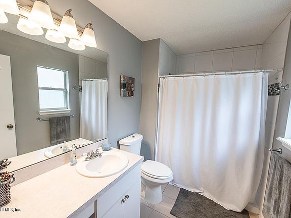 4th image of 1709 Chandelier Cir E