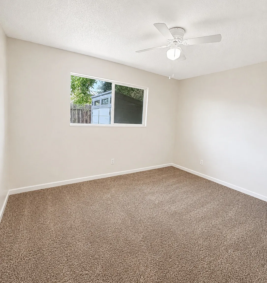 231 N Elm Ave — Photo 4