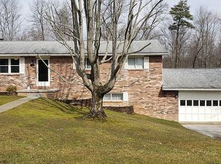 375 Maple Dr, Williamstown, WV 26187