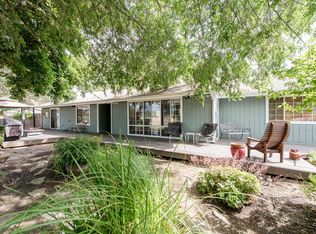 27084 Twin Ponds Rd, Clovis, CA 93619