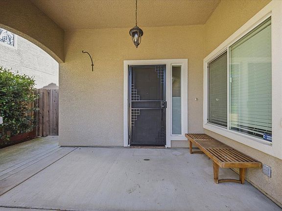 5th image of 336 Wildflower Dr