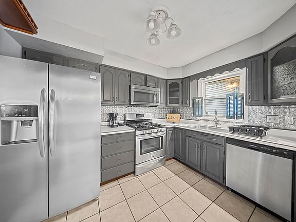 3rd image of 2325 Smith St