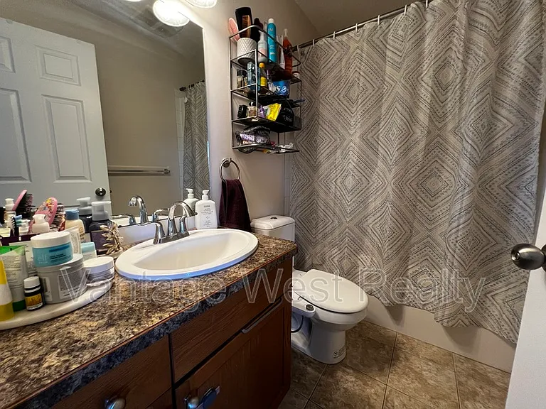 598 Sutherland Ave #402 — Photo 6