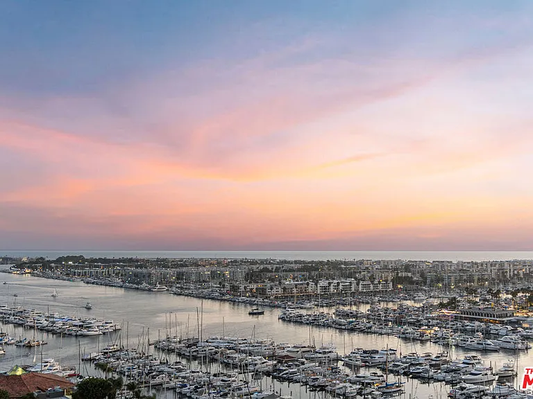 13700 Marina Pointe Dr #1801 — Photo 23