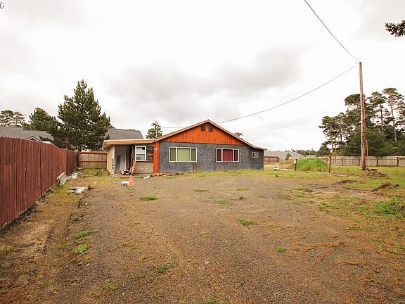 2nd image of 1120 Rhododendron Dr