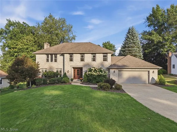 6224 Sandy Ridge Cir NW, North Canton, OH 44720