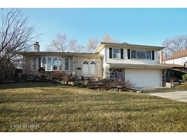 1015 E Waverly Dr photo 1