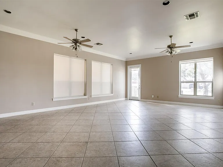 2506 Camden Park — Photo 7
