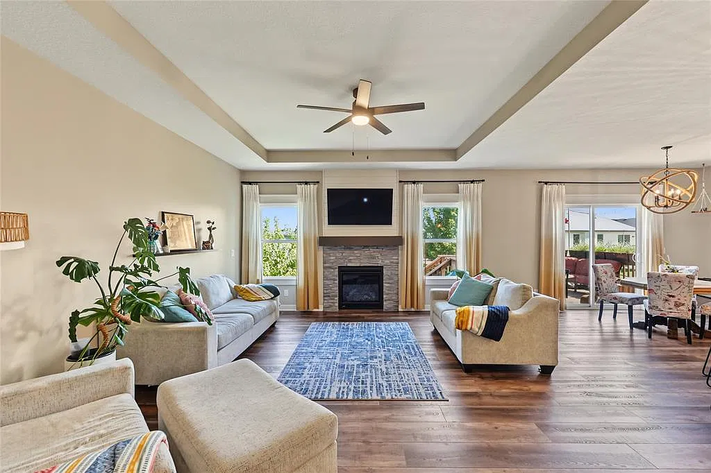 5 bed, 1561 sqft, $2,800 — Photo 3
