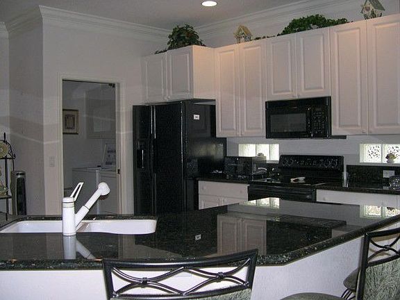 5th image of 600 NW Waverly Cir