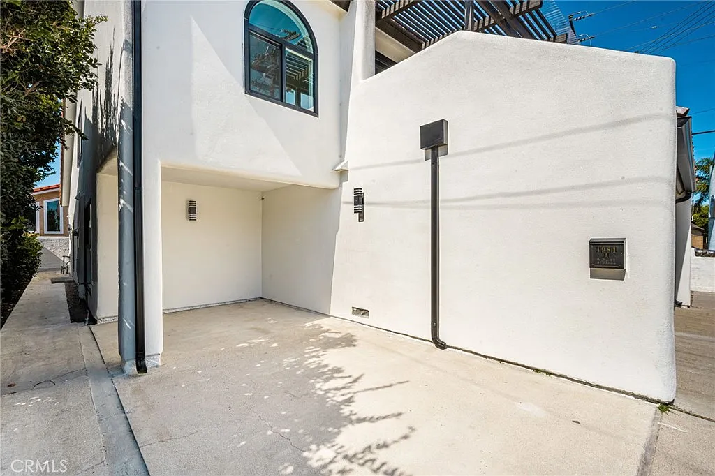 3 bed, 1400 sqft, $4,500 — Photo 2