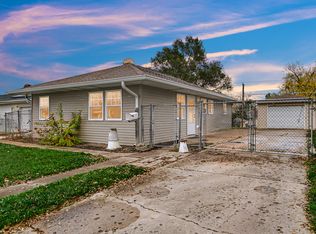 19 Evergreen Ln, Carpentersville, IL
