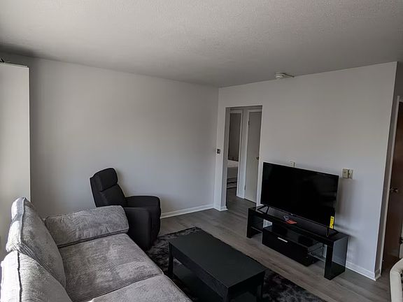 3rd image of 45 3/4 Pierrepont Ave #6