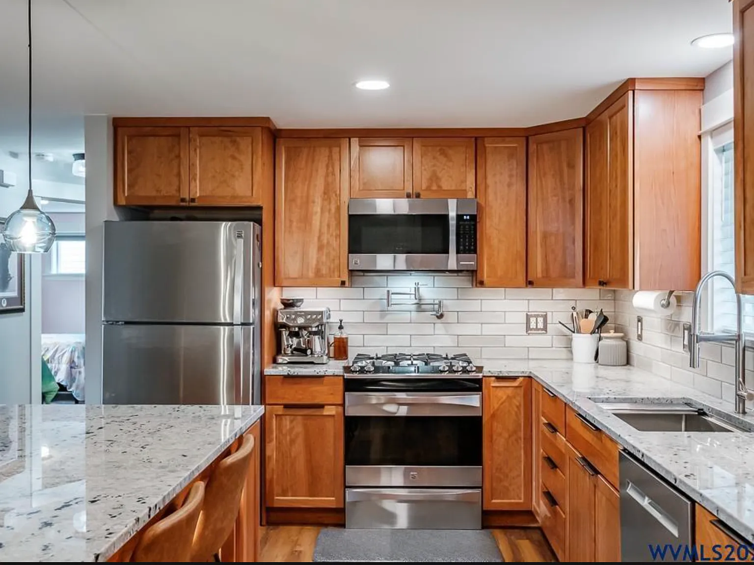2 bed, 1250 sqft, $2,500 — Photo 3