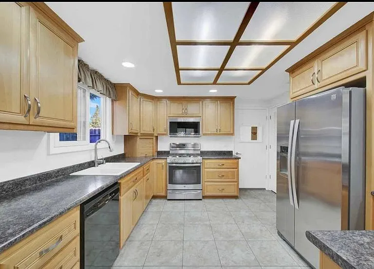 2519 Raleigh Ct — Photo 12