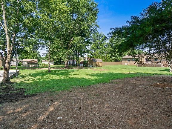 4th image of 814 Chickasaw Trl