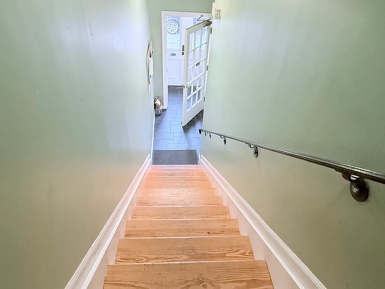 553 Jersey Ave — Photo 10