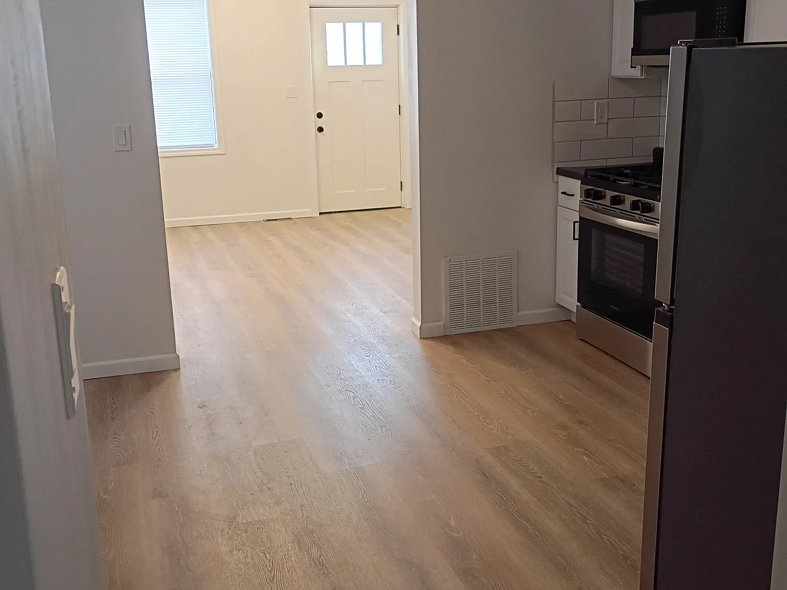 2 bed, 1.5 bath, $1,200 — Photo 2