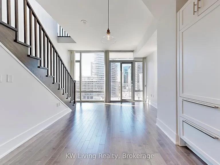 39 Queens Quay E #940 — Photo 2