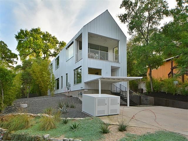 Stunning Modern Design built by design + build firm MooreTate completed in 2014.