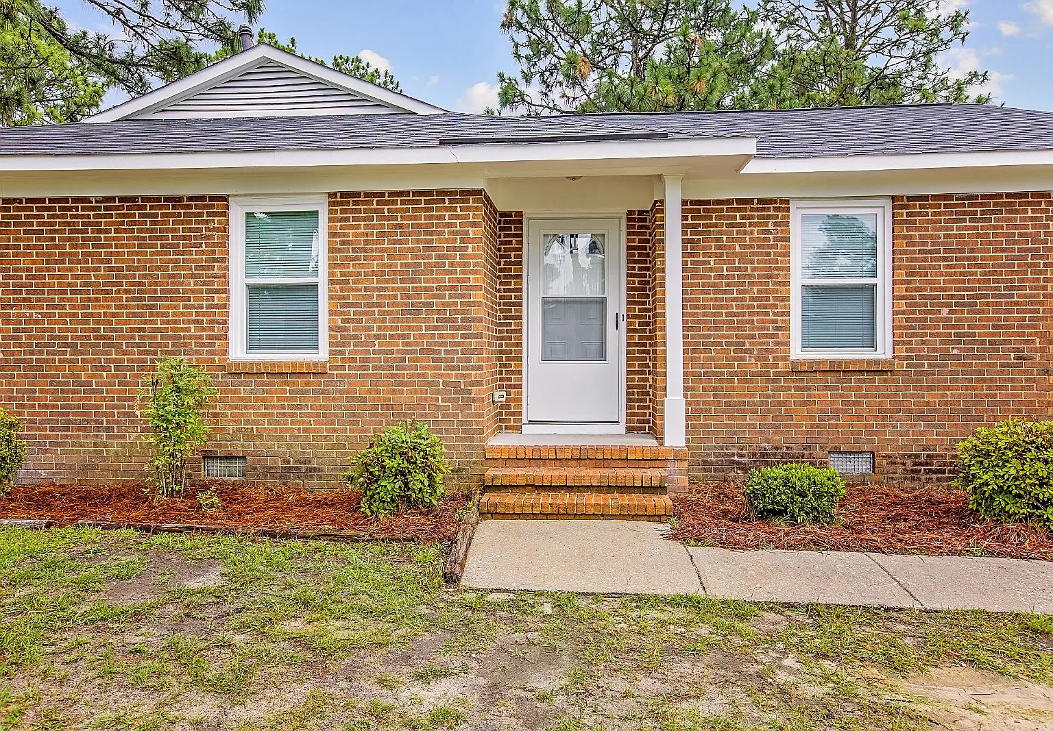 3 bed, 2.0 bath, $1,349 — Photo 3