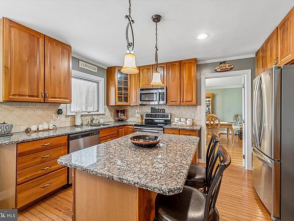 2nd image of 3216 Hayes Rd