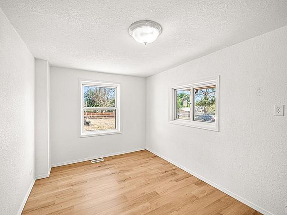 5th image of 535 Cactus St