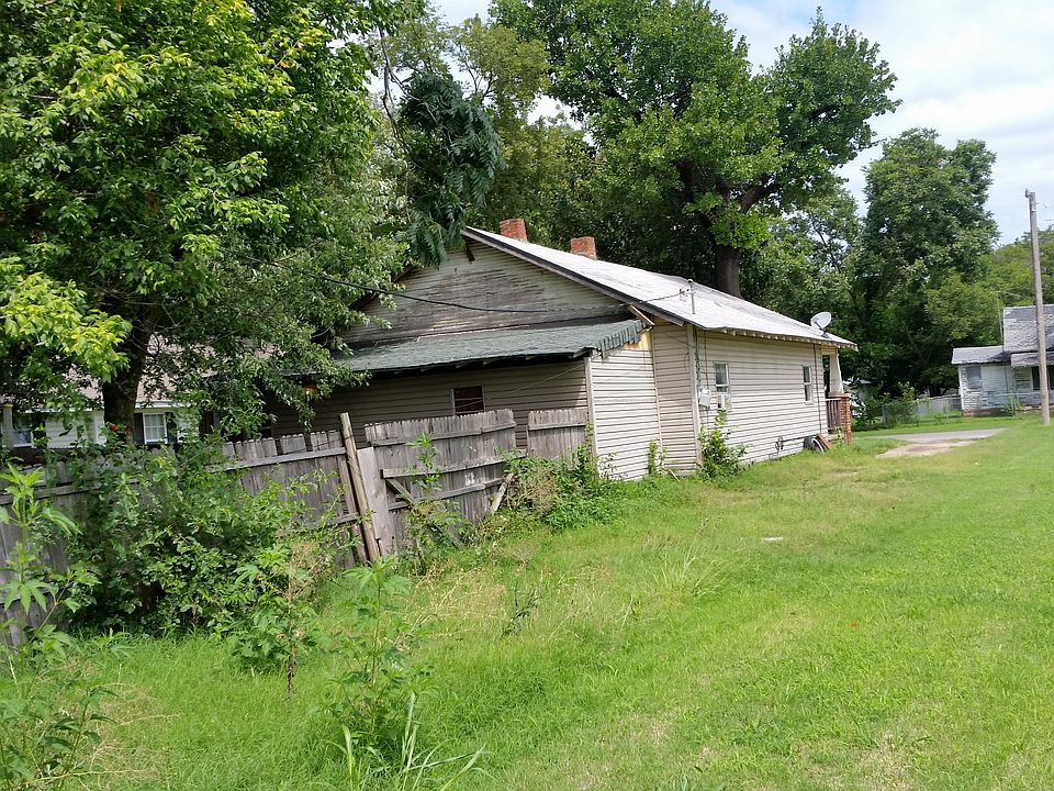 2nd image of 1025 E 10th St