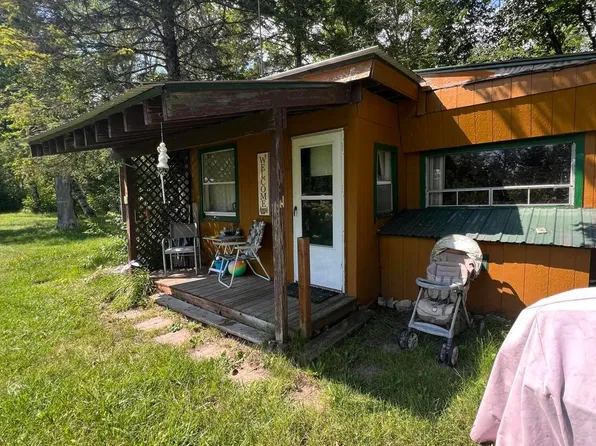 5053 Canfield Ln, Hessel, MI 49745