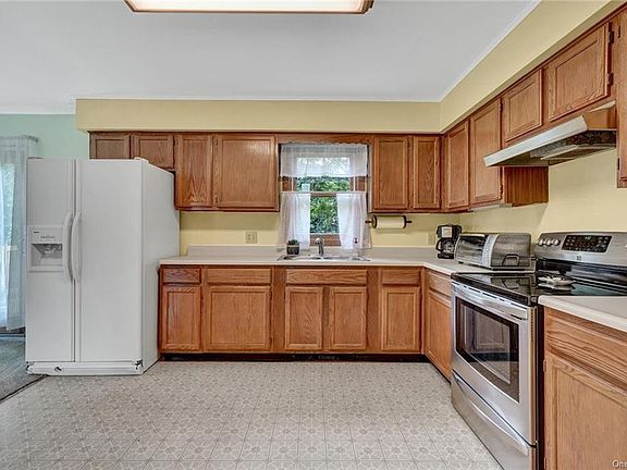4th image of 15 Cuomo Dr