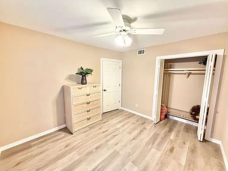 509 Roma Ct #107 — Photo 22